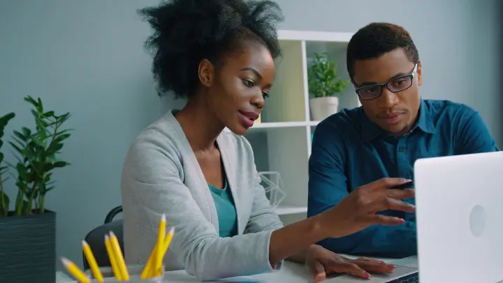 Acompanhamento e Notificação ao ciclo completo dos outros serviços, criando um fluxo de cuidado contínuo para o cliente. Perfeito para uma página de "Nossos Serviços" ou "Como Funciona".